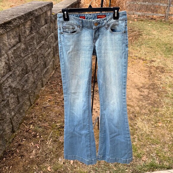 Vintage Express Stella Flare Jeans in Light Wash - Picture 5 of 7